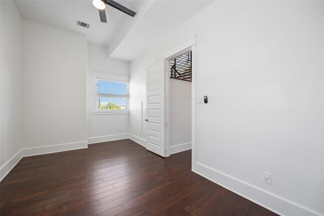 Building Photo - 2211 Detering St