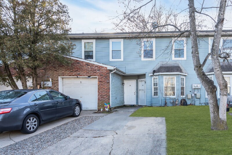 Building Photo - 5 Harrington Ln