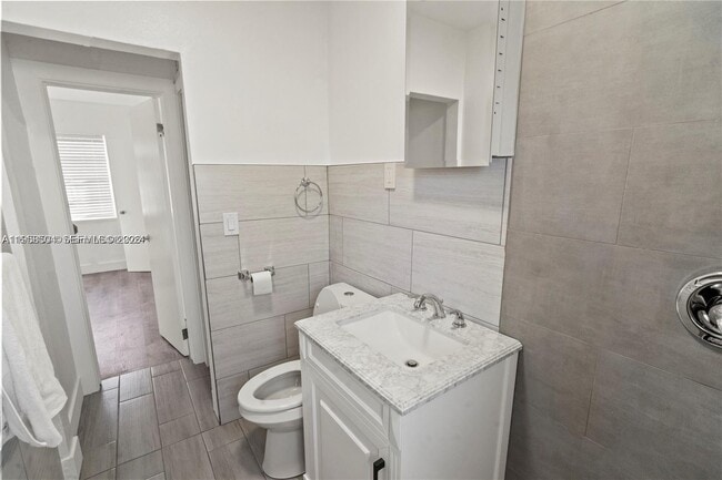 Building Photo - 12108 NE 5th Ave