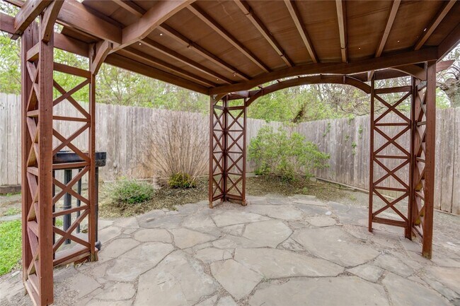 Building Photo - 16464 Beewood Glen Dr