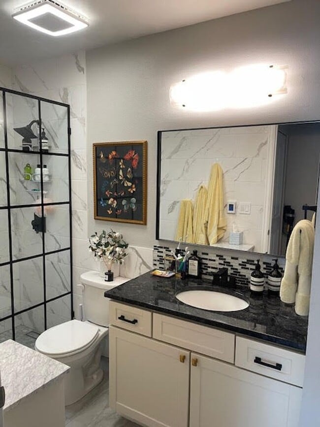 Building Photo - FABULOUS & SOPHISTICATED CONDO IN LO