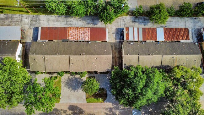 Building Photo - 10654 Hazelhurst Dr