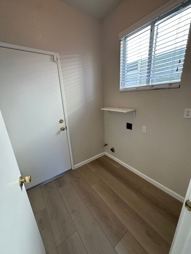 Building Photo - Beautiful 3 Bedroom, 2.5 Bath Antioch Home