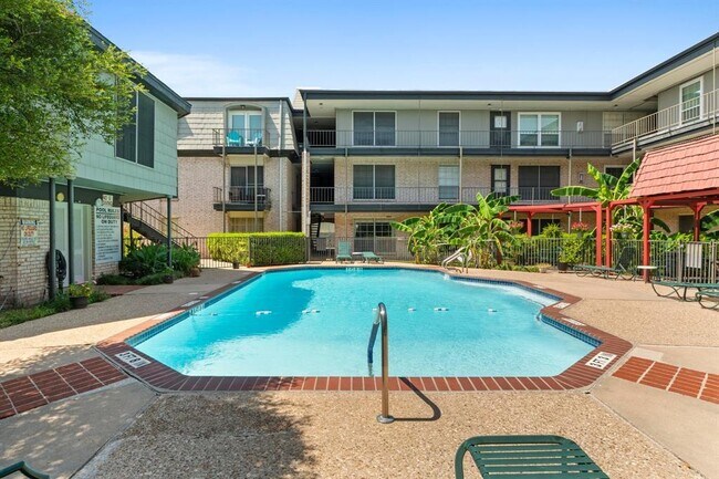 Building Photo - 2425 Ashdale Dr