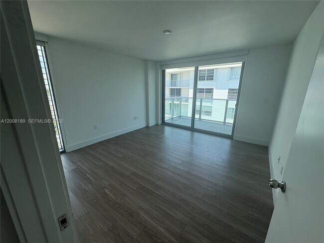 Building Photo - 1025-1092 92nd St