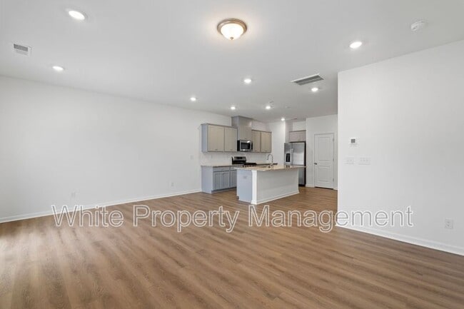 Building Photo - 745 Lock Haven Dr NW