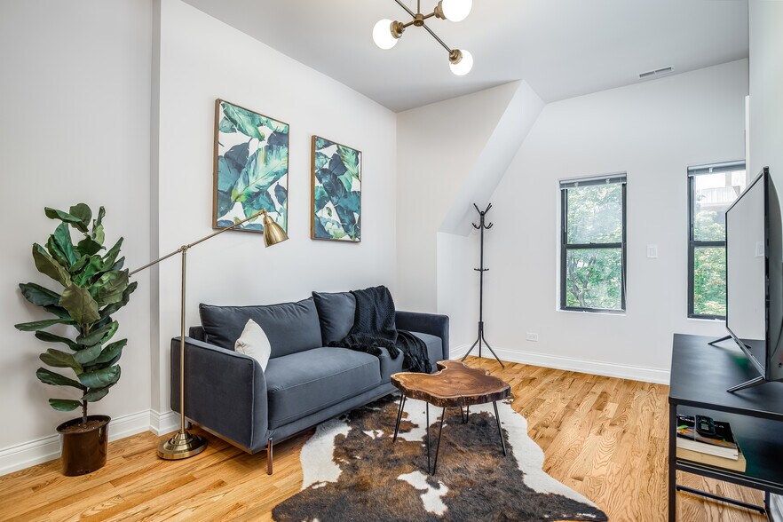 Building Photo - 5407 S Harper Ave