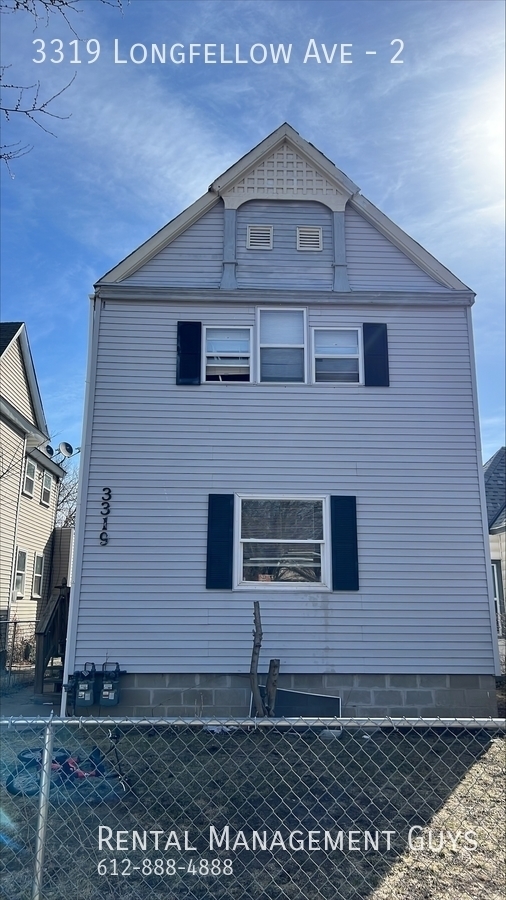 Primary Photo - Three Bedroom Duplex! Ready to Rent!