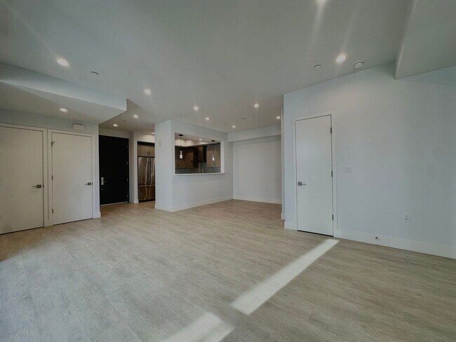 Building Photo - 5953 Saturn St