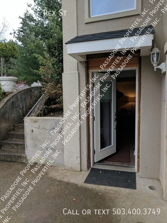 Building Photo - 10512 SE Rex St