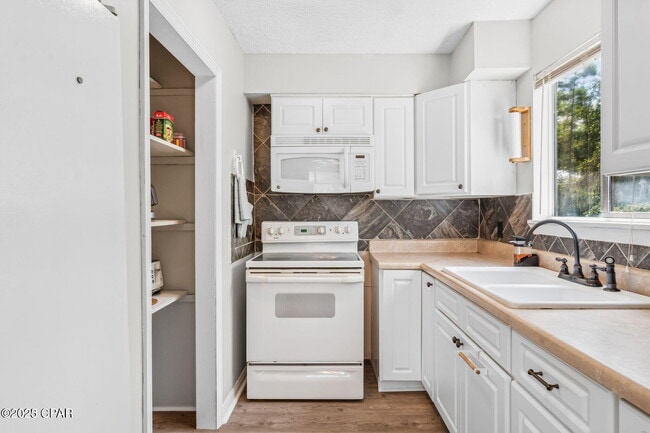 Building Photo - 206 N Arnold Rd