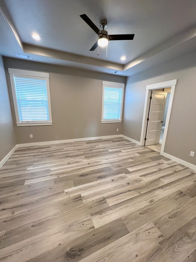 Building Photo - 3021 NW Mount Thielsen Dr