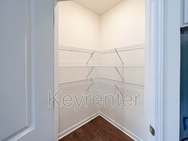 Building Photo - 125 Smt Rdg Ln