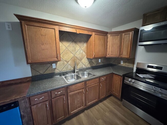 Building Photo - 121 E North St