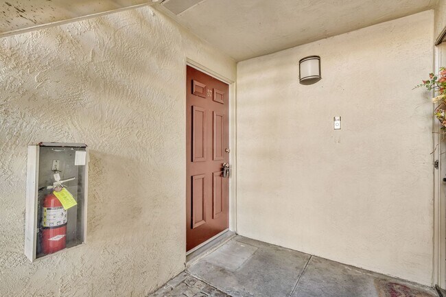 Building Photo - 2562 Walnut Blvd