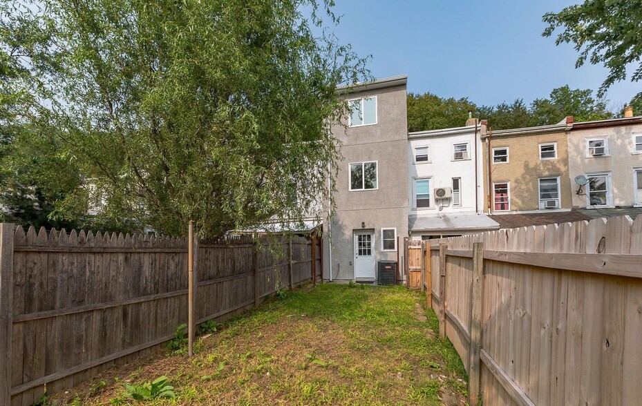 Back Yard - 4818 Smick St