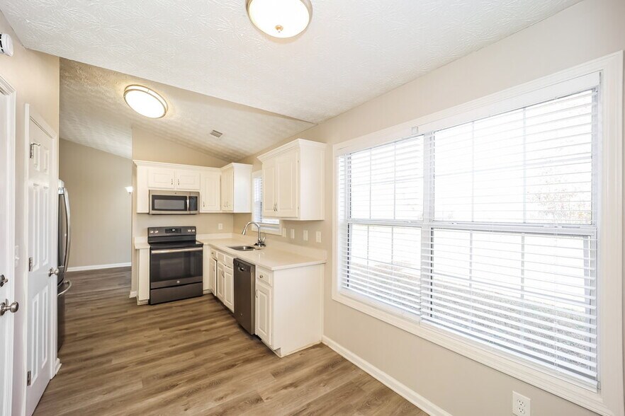 Building Photo - 45 Weldon Pl