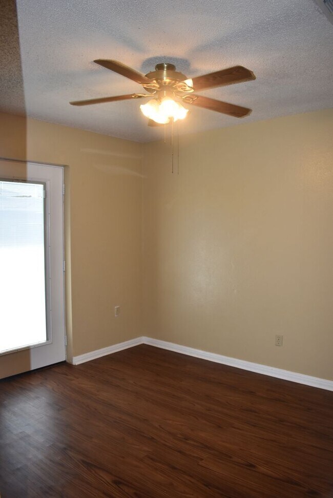 Building Photo - 3 Bedroom in Copperas Cove Established Neighborhood!
