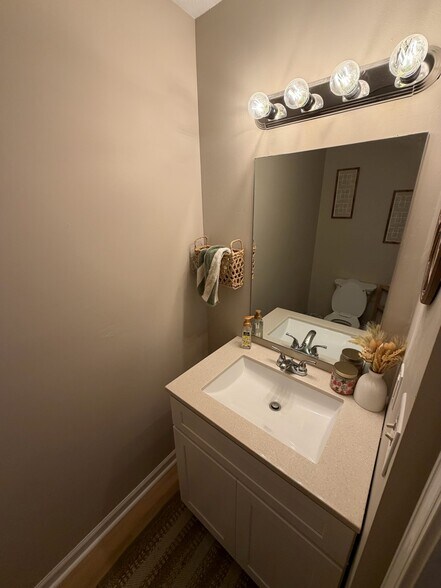 Building Photo - 122 Fuller Rd