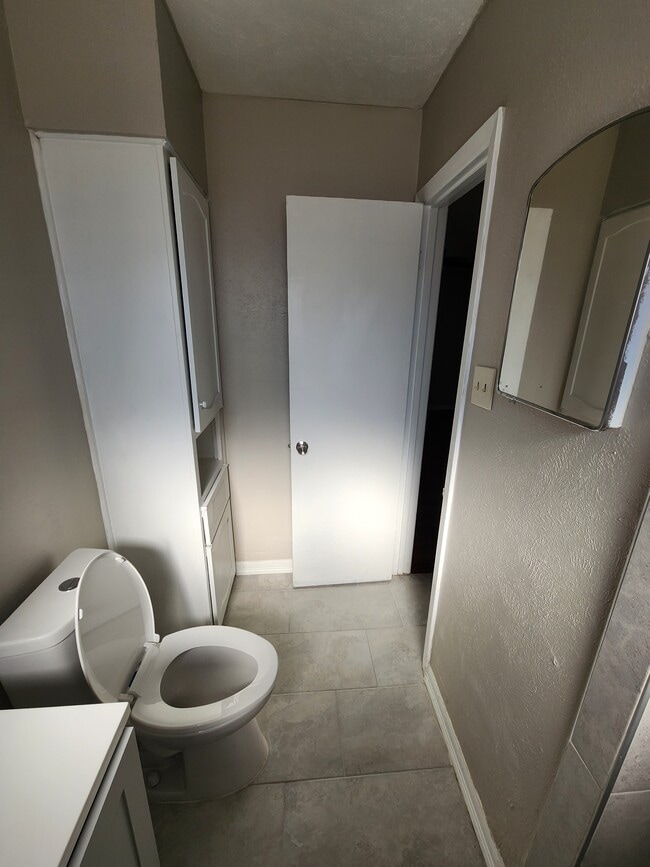 Master bath - 5109 Bastille Ave