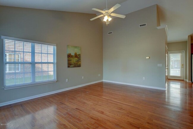 Building Photo - Charming 2-Bedroom Townhome in Independenc...