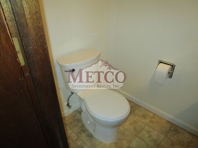 Building Photo - 04703