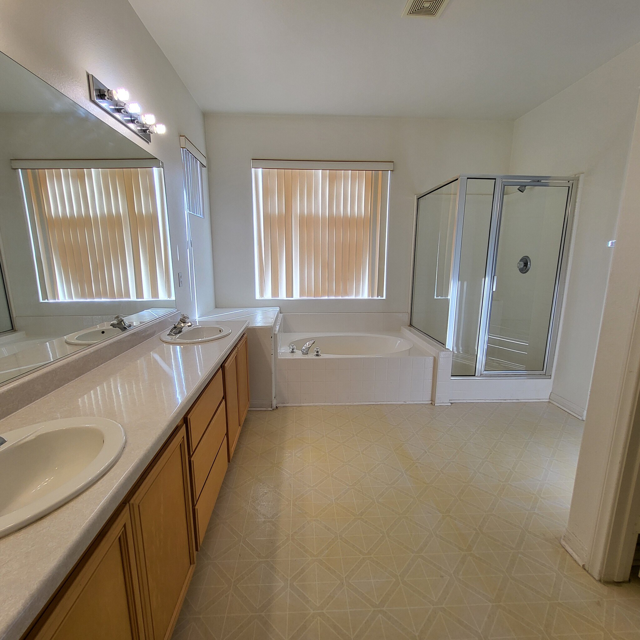 Building Photo - 211 Tayman Park Ave