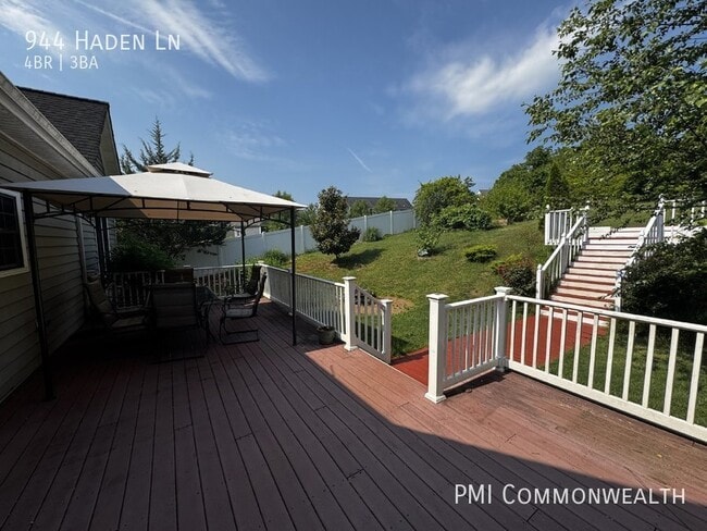 Building Photo - 3 Bed / 2 Bath Single Family with 1b1b in-...