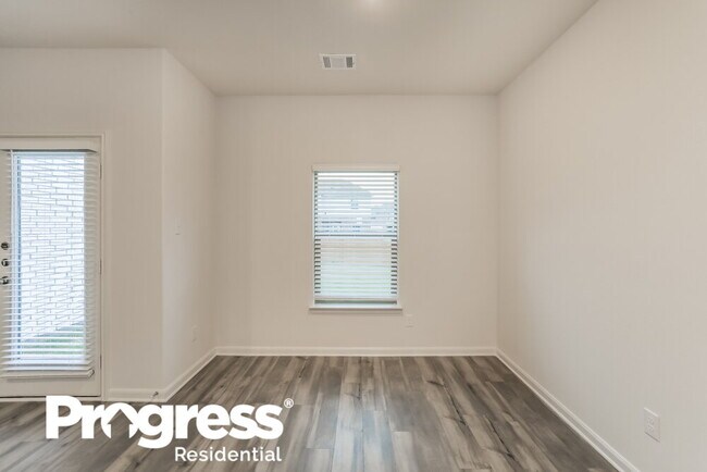 Building Photo - 325 Ridgeland Oak Dr