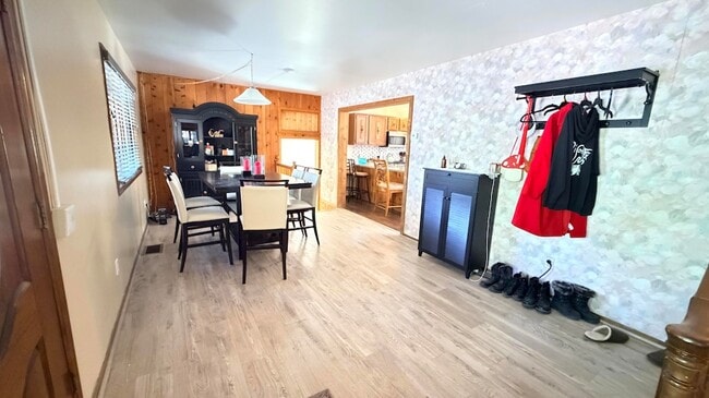 Building Photo - 54061 Linger Ln