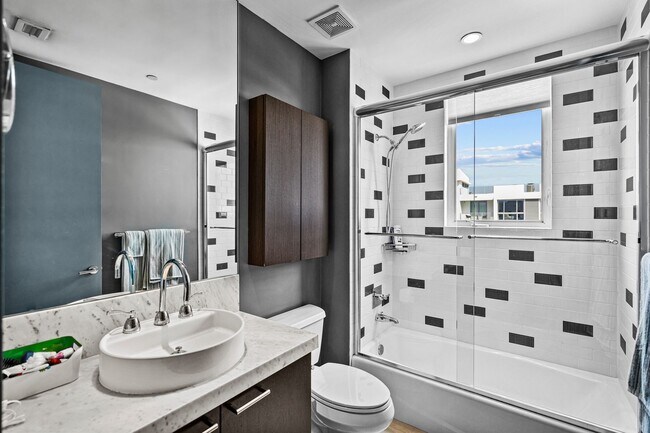 Building Photo - Monthly rental for Season , ( min 4 months)