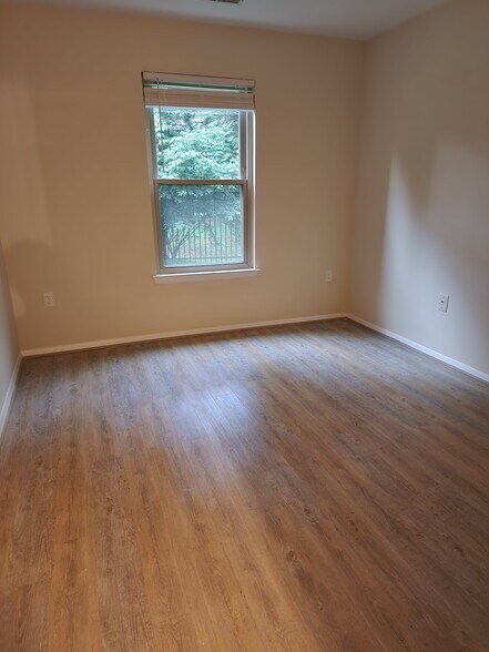 Second bed - 7908 Pearlbush Dr