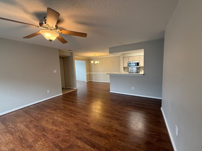 Building Photo - 2 bedroom condo in Williamsburg! Available NOW!