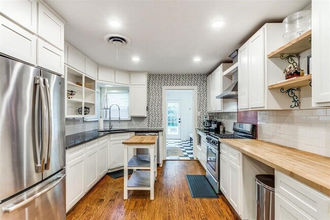 Building Photo - 3812 Birchman Ave