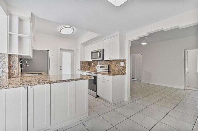 Building Photo - 2356 SW 16th Ave