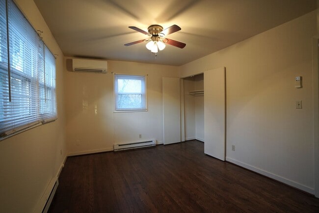 Building Photo - 1709 Cedar Hill Rd