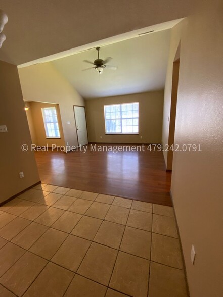 Building Photo - 1001 Trenton Dr