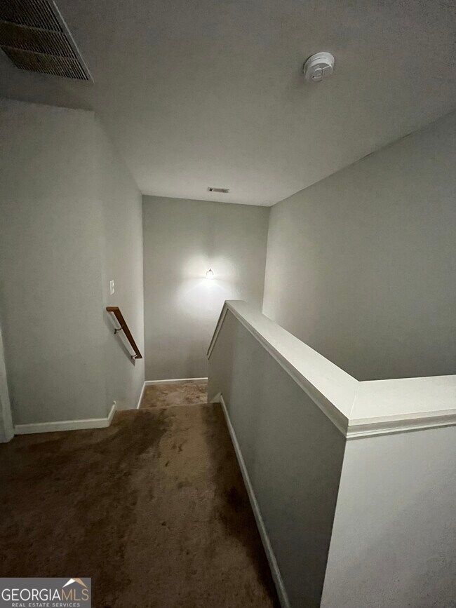 Building Photo - 500 Tulip Ln