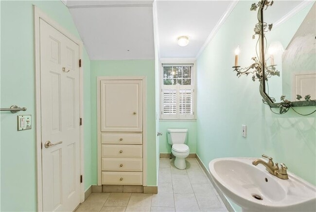 Building Photo - 430 W Wesley Rd NW