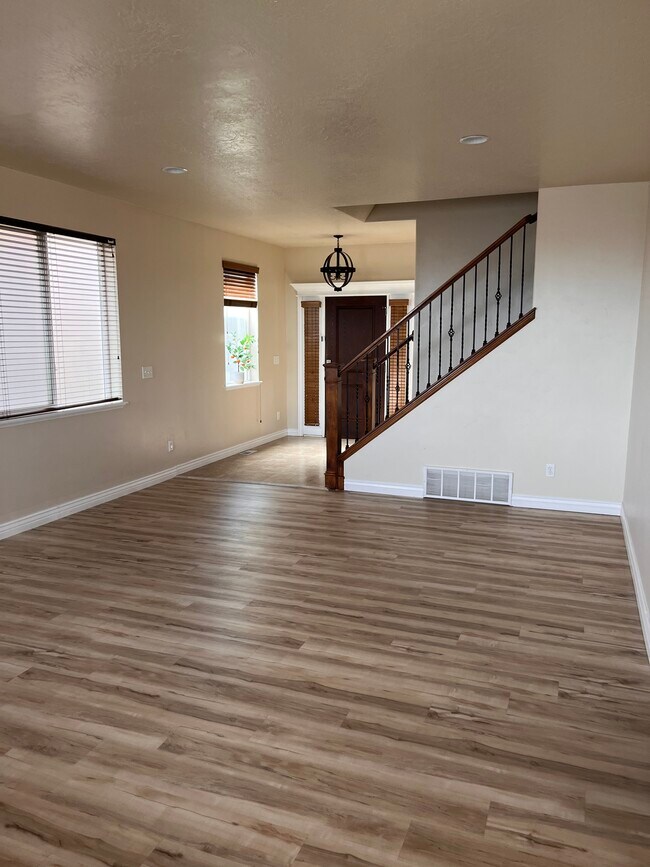Building Photo - 2837 W Bear Ridge Way