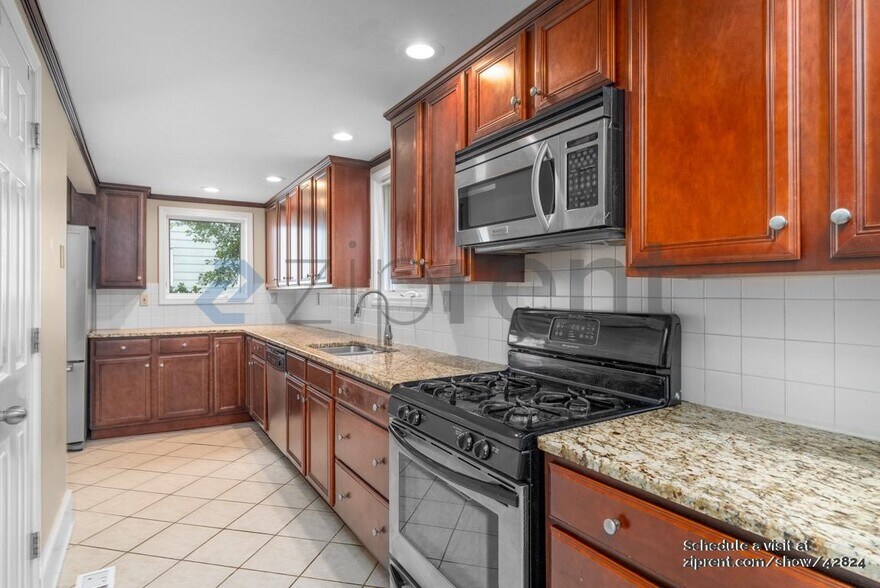 Building Photo - 2162 Spink St NW