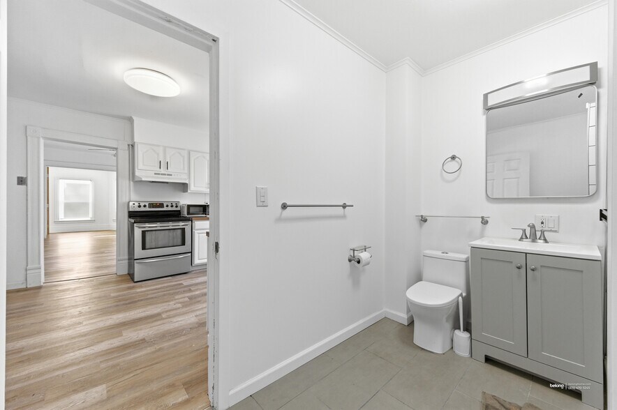 Building Photo - 107 Charles Ave