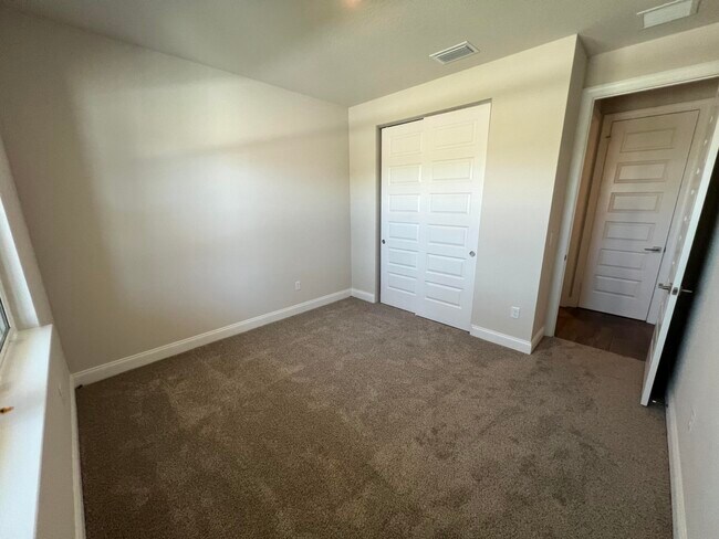 Building Photo - 6305 Cloverdale Ave