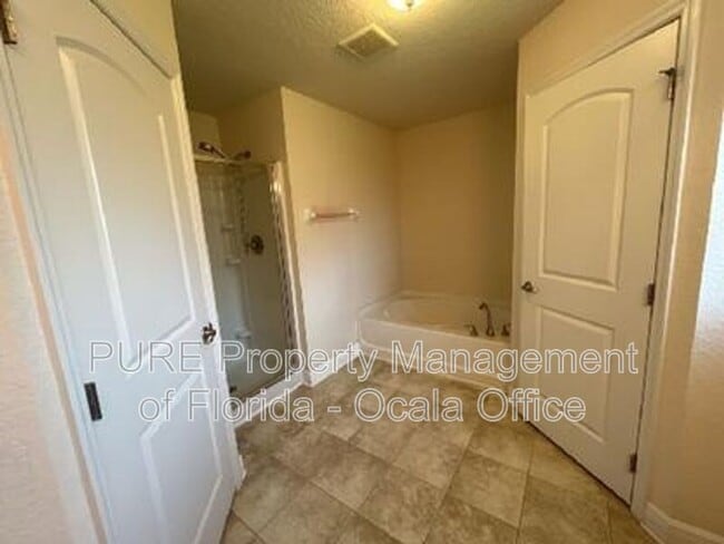 Building Photo - 6330 SW 48th Ave