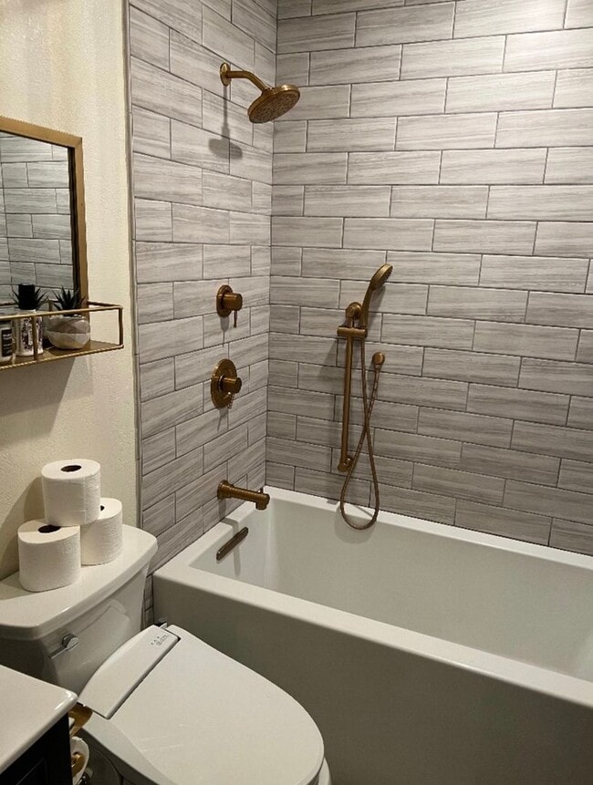 Building Photo - Golden Hill Gem: Spacious Furnished 2BR with City Convenience