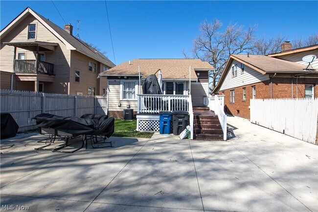 Building Photo - 10903 Parkhurst Dr