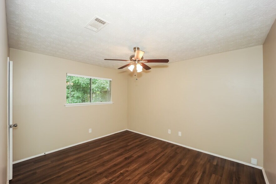 Building Photo - 6133 Fieldcrest Dr