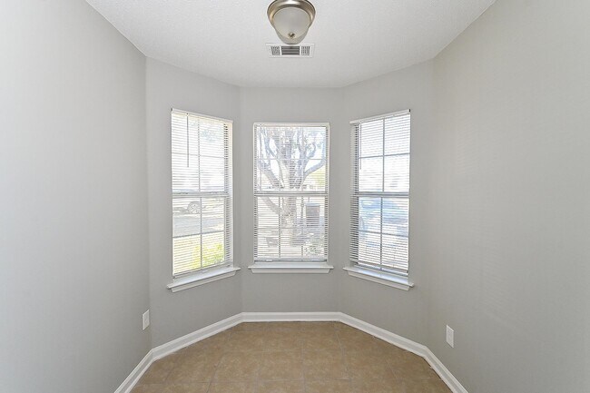 Building Photo - 7865 Shadowland Cove