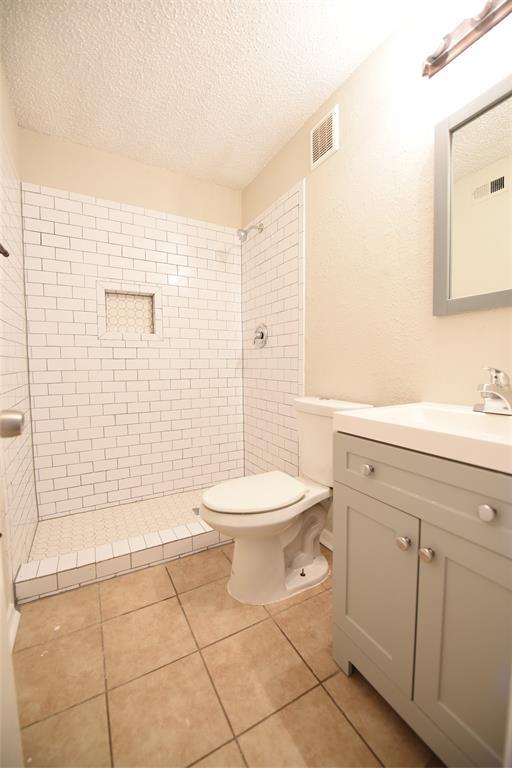 Building Photo - 2833 Kings Rd