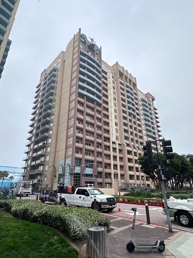 Building Photo - Modern Downtown Long Beach Condo with Ocea...
